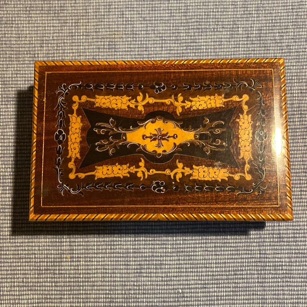 Vintage musical jewelry box made in Sorrento Italy